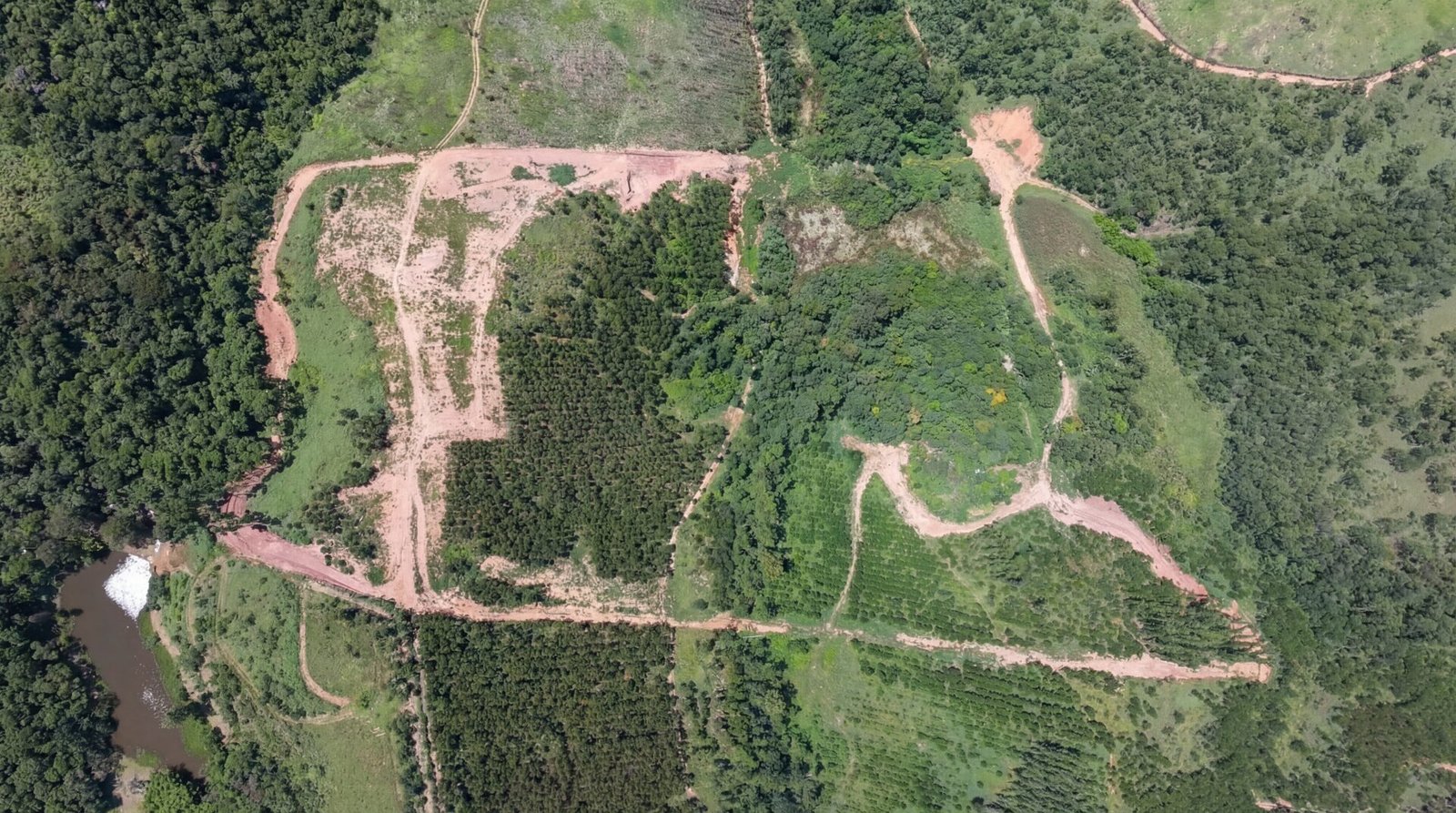 Vista aérea superior da propriedade